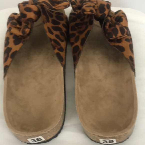 Cheetah bow slides NWOB Size 38 (8) - Picture 5 of 5